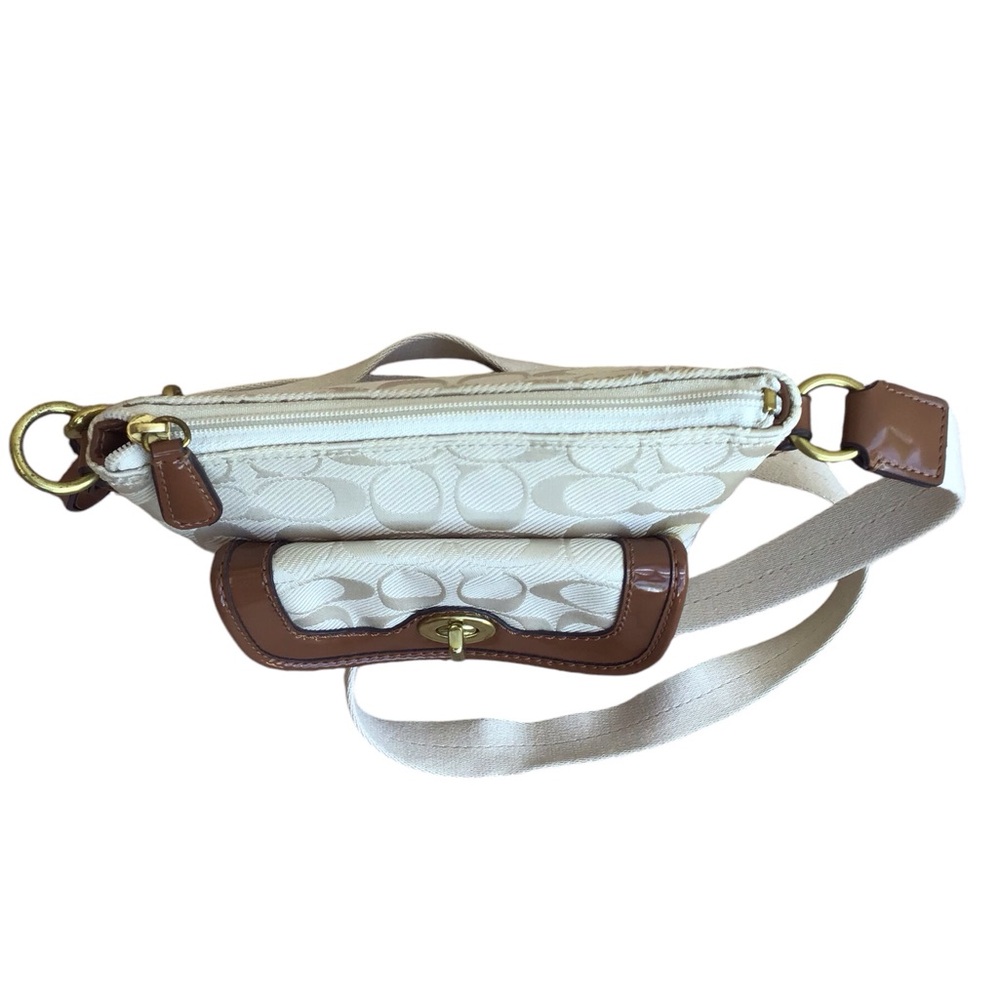 Coach Campbell Signature Twill Swingpack - Picture 5 of 17